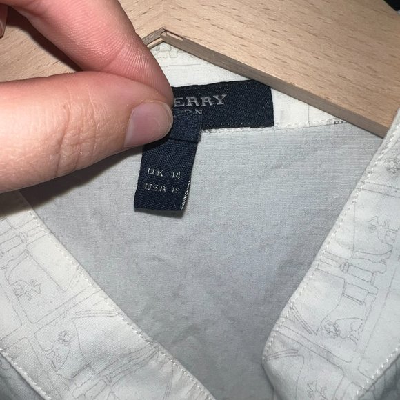 Burberry Collared Button Down Logo Print Sleeveless Tank Top - Picture 4 of 11